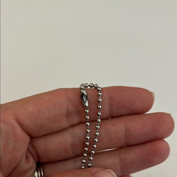Elegant Silver Pendant Necklace - Picture 5 of 5